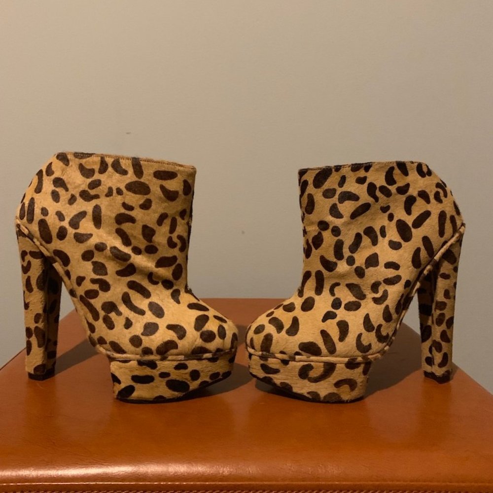 NWOT - KILLER cheetah HIGH heel booties! SZ 6!
